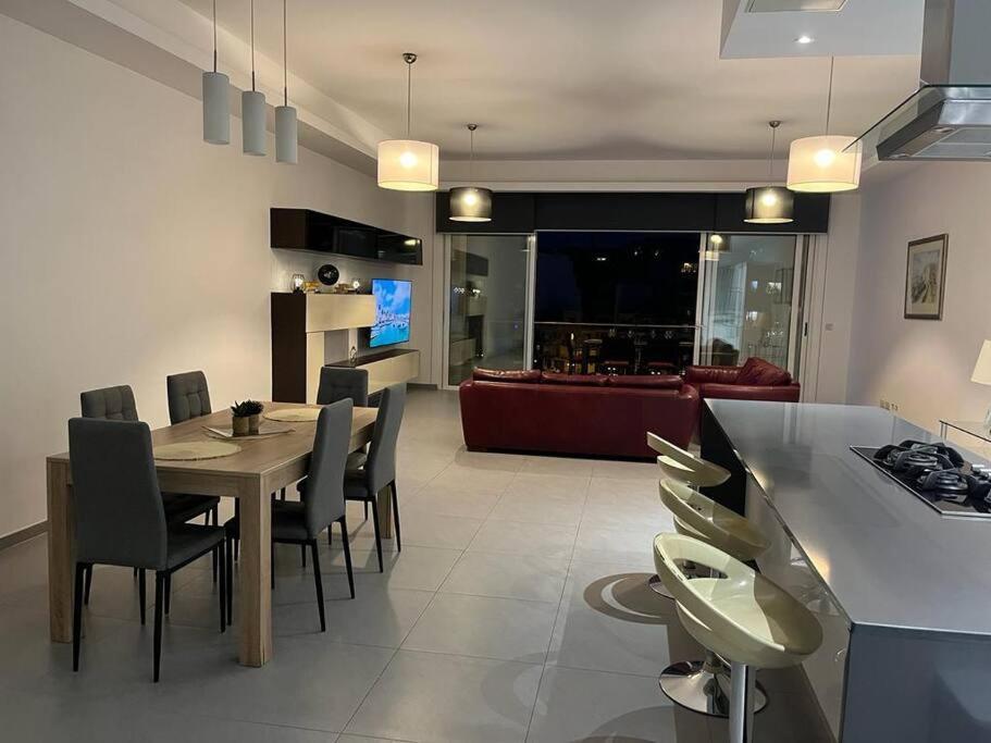 Seafront Two Bedroom Apartment Saint Julian's Dış mekan fotoğraf