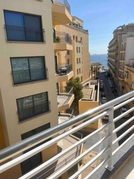 Seafront Two Bedroom Apartment Saint Julian's Dış mekan fotoğraf