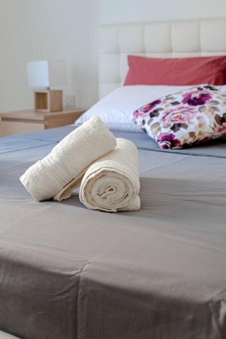 Seafront Two Bedroom Apartment Saint Julian's Dış mekan fotoğraf